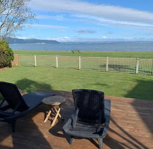 Ferienhaus Beautiful Lakefront Location