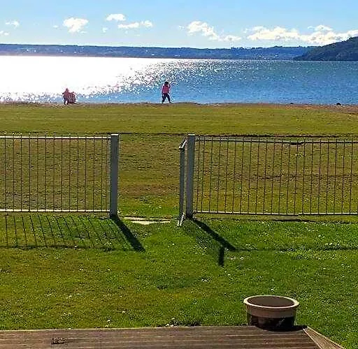 Ferienhaus Beautiful Lakefront Location