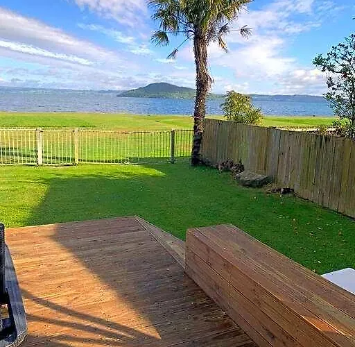 Beautiful Lakefront Location * Rotorua