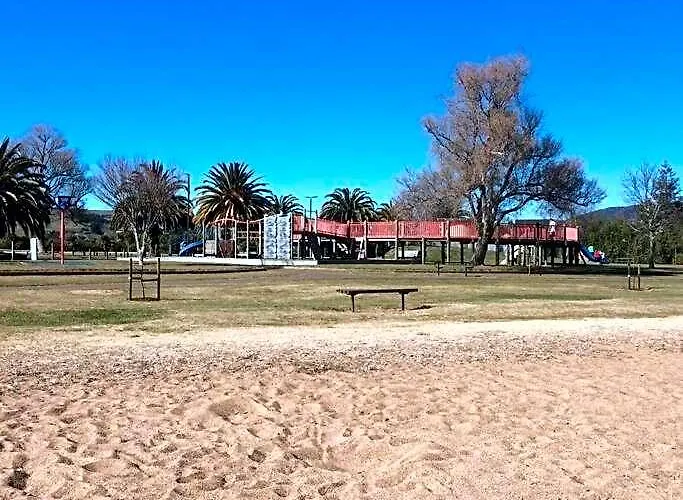 Beautiful Lakefront Location Ferienhaus *