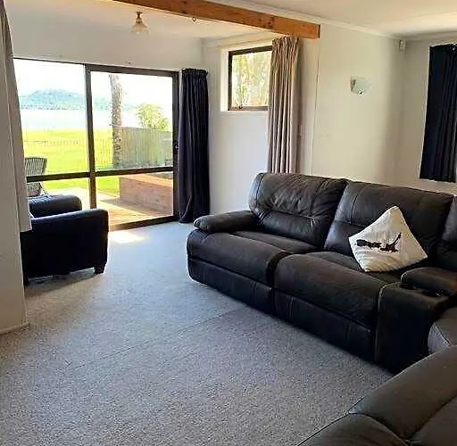 Beautiful Lakefront Location * Rotorua